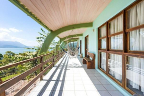 Casa super espaçosa com vista linda para o mar.